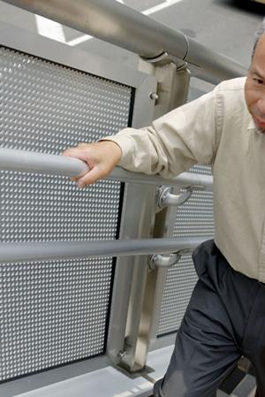 見えない矯正治療で笑顔になろう